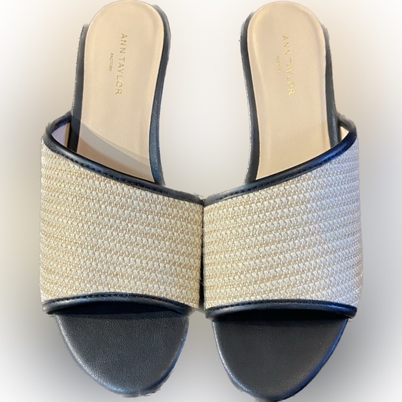 Ann Taylor Factory Womens Size 6.5 Mules - Picture 2 of 9